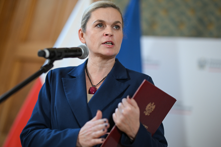 Minister edukacji Barbara Nowacka podczas konferencji prasowej nt. "Laptop dla nauczyciela", 27 bm. w siedzibie Ministerstwa Edukacji Narodowej w Warszawie. (jm) PAP/Marcin Obara