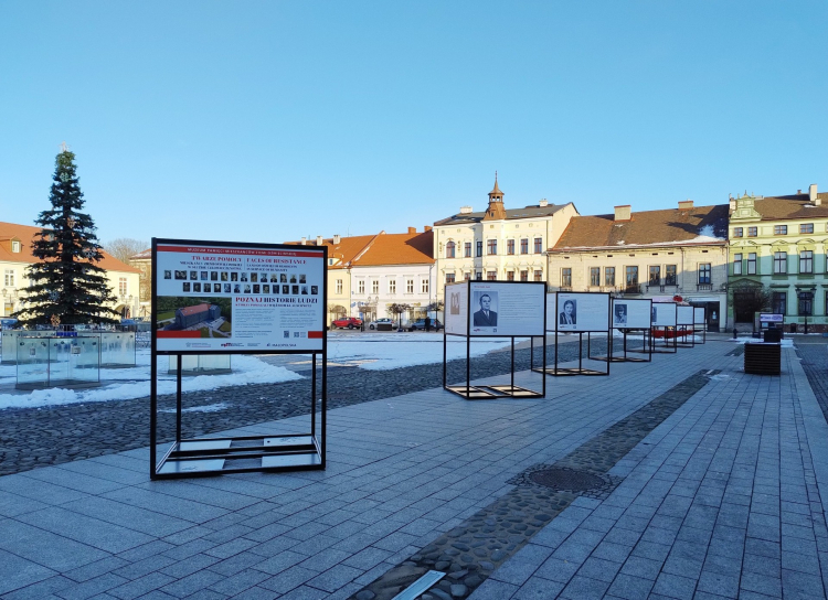 Część ekspozycji na oświęcimskim rynku. Fot. Muzeum Pamięci Mieszkańców Ziemi Oświęcimskiej 