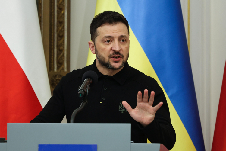 Prezydent Ukrainy Wołodymyr Zełenski na konferencji prasowej z prezydentem RP Andrzejem Dudą po spotkaniu w Belwederze w Warszawie 15 stycznia. Fot. PAP/Albert Zawada
