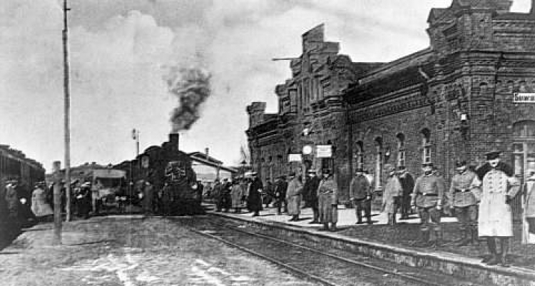Dworzec w Suwałkach w 1917 r. Fot. pl.wikipedia.org