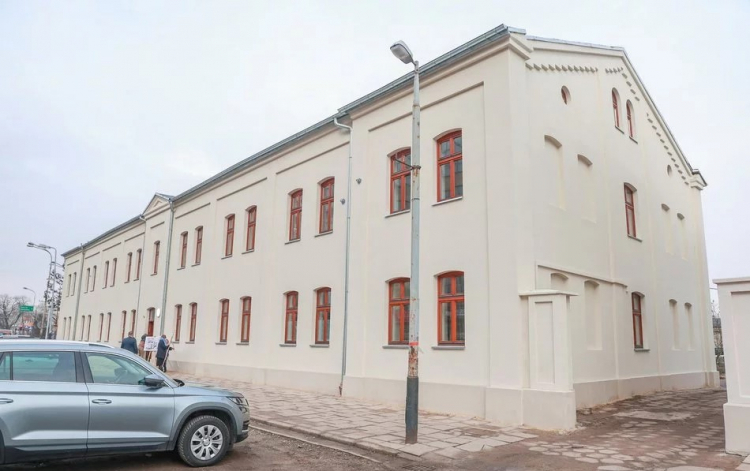 Famuły przy ul. Wróblewskiego to pozostałość po kompleksie fabrycznym, wybudowaym przez Leona Allarta, francuskiego fabrykanta, w drugiej połowie XIX wieku. Fot. lodz.pl