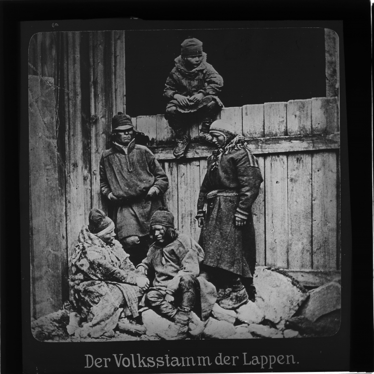 Norwegia ok. 1900. Lapończycy (Saamowie). meg PAP/Reprodukcja Jan Bortkiewicz