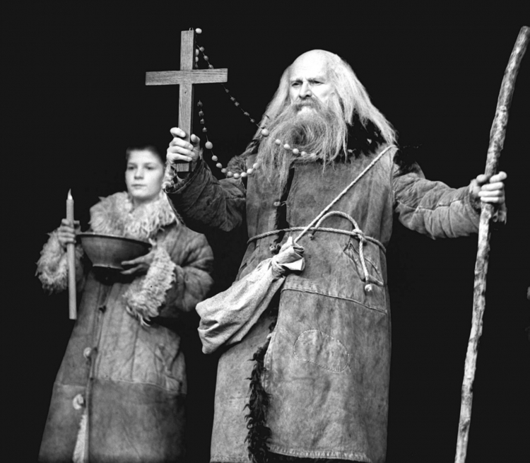 Warszawa, 1967 r. Kazimierz Opaliński podczas przedstawienia mickiewiczowskich "Dziadów" w Warszawie. PAP/CAF Mariusz Szyperko