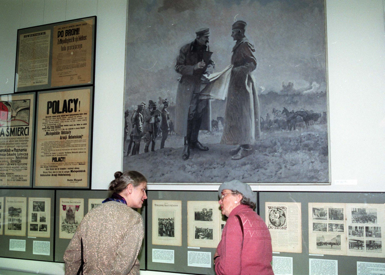 Rocznicowa wystawa W Muzeum Niepodległości pt. "Wygrać Polskę - Pierwsze lata Drugiej Rzeczypospolitej 1918-1921", 12 listopada1995 r. PAP-Andrzej Rybczyński