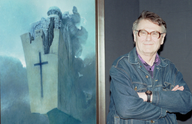 Artysta malarz Zdzisław Beksiński na wystawie swych prac w Muzeum Archidiecezji Warszawskiej. Warszawa, 12 maja 1995 r.  PAP/Andrzej Rybczyński