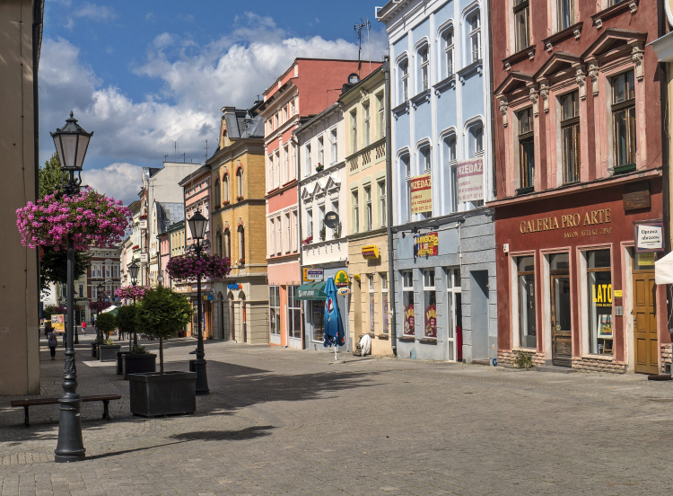 Kamienice przy rynku Starego Miasta w Zielonej Górze. Fot. PAP/Jerzy Ochoński