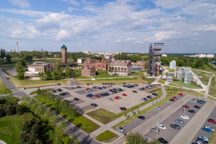 Muzeum Śląskie w Katowicach wraz z pokopalnianymi budynkami, fot. PAP/Jakub Mielnik