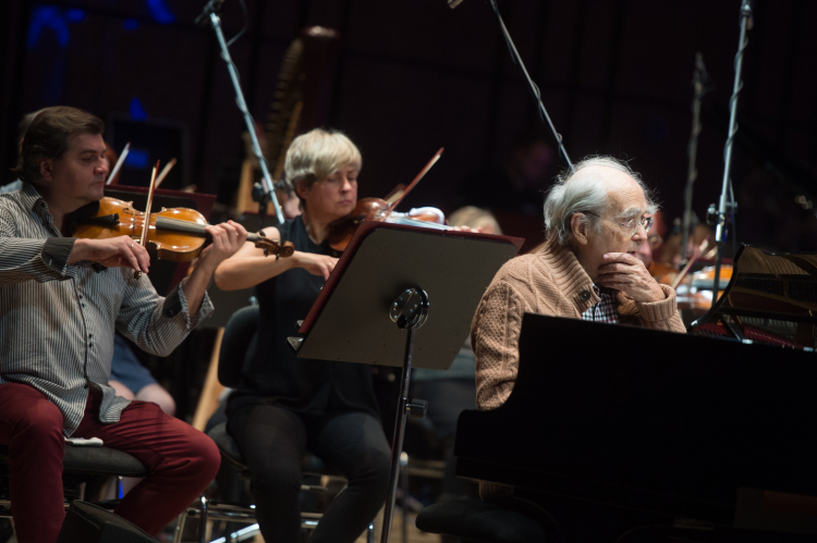 Kompozytor, autor piosenek, aranżer Michele Legrand, podczas próby przed wieczornym koncertem Michel Legrand Trio z Orkiestrą Symfoniczną Filharmonii Łódzkiej, w ramach Freedom Jazz Festival 2017 r. PAP/Grzegorz Michałowski