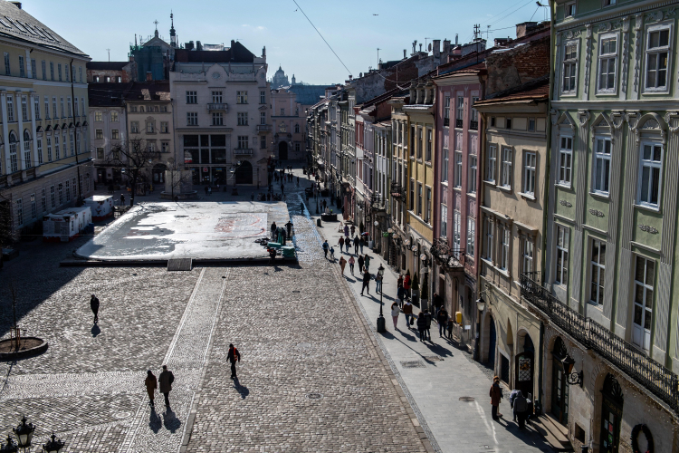 Rynek Starego Miasta we Lwowie. Fot PAP/Wojtek Jargiło