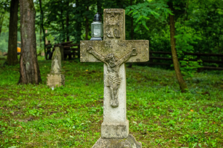 Cmentarz w nieistniejącej już wsi Puźniki na Ukrainie (obw. tarnopolski. (mr) PAP/Wojtek Jargiło