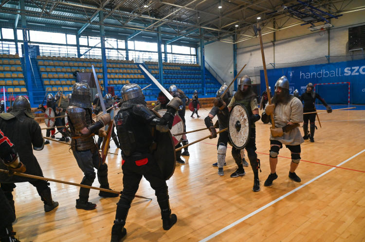 Międzynarodowy trening wikingów z Polski, Niemiec i Anglii, 2024 r. PAP/Marcin Bielecki