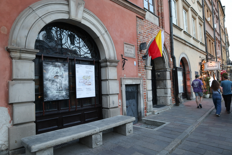Siedziba Muzeum Literatury w Warszawie. Fot. PAP/Albert Zawada