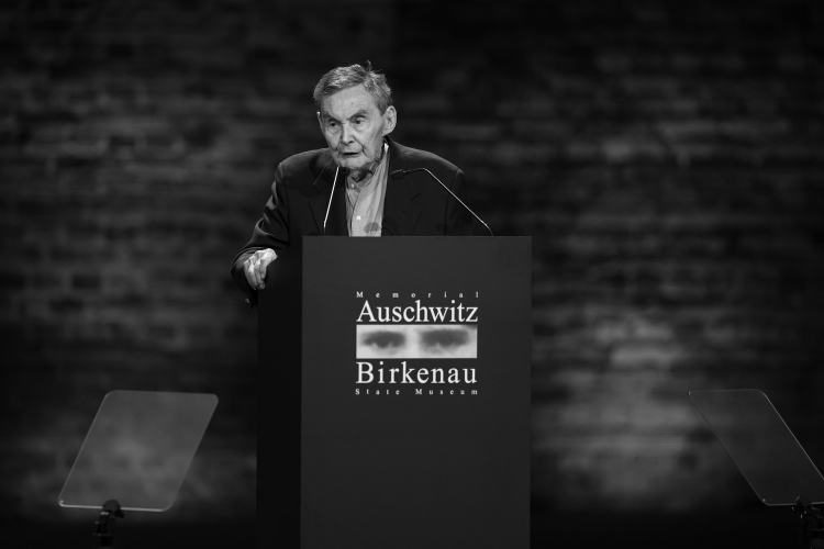 Marian Turski (1926-2025) 27 stycznia 2025 r. podczas uroczystości z okazji 80. rocznicę wyzwolenia KL Auschwitz, fot. PAP/Łukasz Gągulski