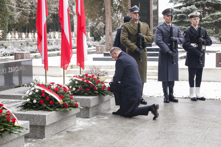 Prezydent Andrzej Duda na Powązkach Wojskowych w trakcie uroczystości z okazji Narodowego Dnia Pamięci Żołnierzy Armii Krajowej, fot. PAP/Tomasz Gzell
