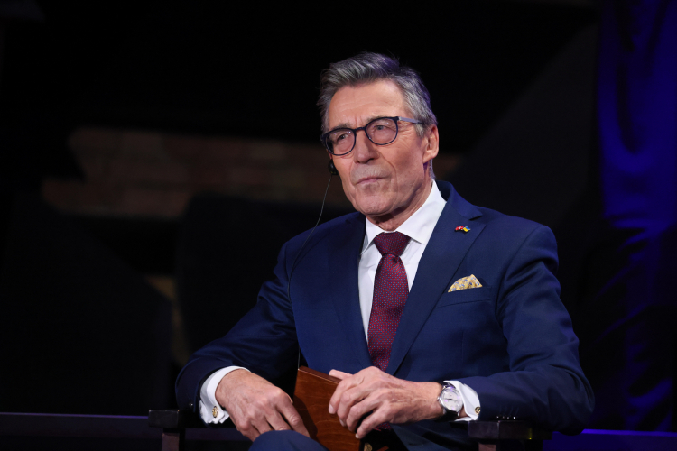 Były premier Danii i były sekretarz generalny NATO Anders Fogh Rasmussen nagrodzony Medalem Kuriera z Warszawy - ustanowionym dla upamiętnienia Jana Nowaka Jeziorańskiego, fot. PAP/Leszek Szymański