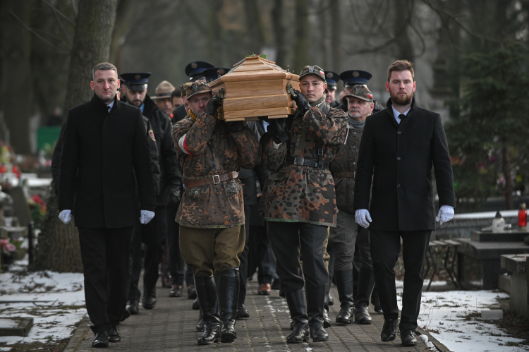 Pogrzeb Juliusza "Julka" Kuleszy na Cmentarzu Bródnowskim w Warszawie. Fot. PAP/Marcin Obara