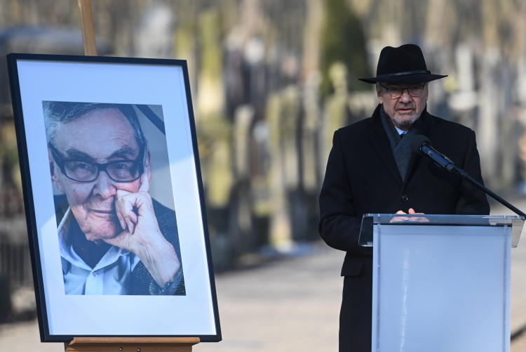 Jerzy Baczyński, redaktor naczelny tygodnika Polityka na pogrzebie Mariana Turskiego, fot. PAP/Piotr Nowak