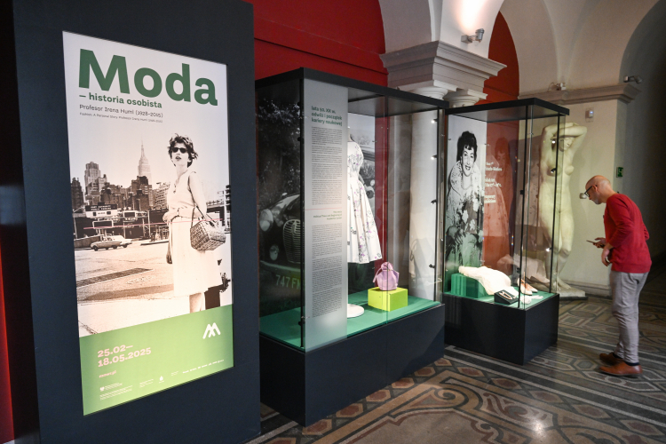 Wystawa czasowa pt. "Moda. Historia osobista. Profesor Irena Huml (1928-2015)" prezentowana w Muzeum Narodowym we Wrocławiu, fot. PAP/Maciej Kulczyński