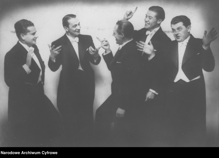 Chór Dana w 1937 r. - od lewej: Władysław Daniłowski-Dan, Mieczysław Fogg, Tadeusz , Bogdanowicz, Tadeusz Jasłowski, Adam Wysocki. Fot. NAC