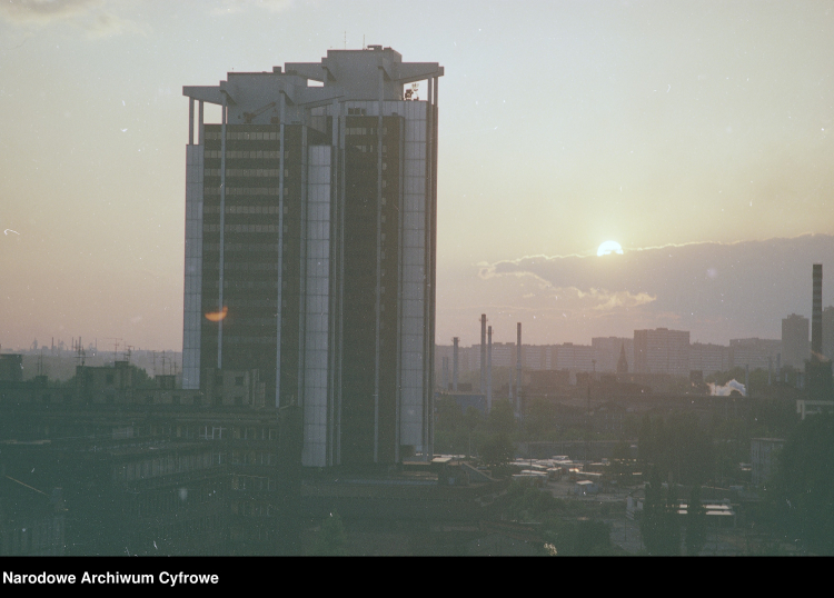 Katowice, biurowce "Stalexport" przy ul. Mickiewicza, 1990 r. /Źródło: NAC