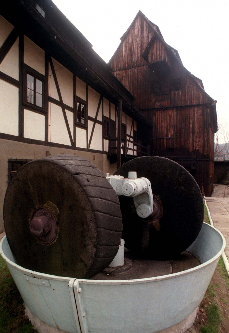 Muzeum papiernictwa w Dusznikach Zdroju, fot. PAP/Adam Hawałej