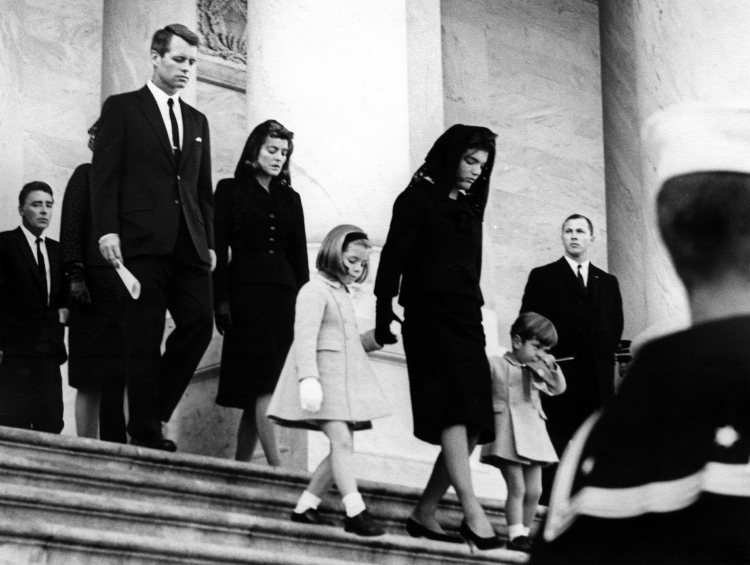 Jacqueline Kennedy podczas uroczystości pogrzebowych prezydenta Johna F. Kennedy`ego, fot. PAP/EPA/JFK Library/Abbie Rowe