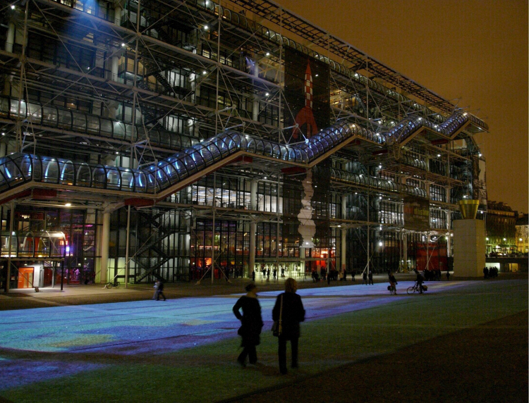 Kto nie zdąży odwiedzić Centrum Pompidou do poniedziałku 10 marca, będzie mógł to zrobić dopiero za pięć lat. Fot. PAP/EPA/Horacio Villalobos