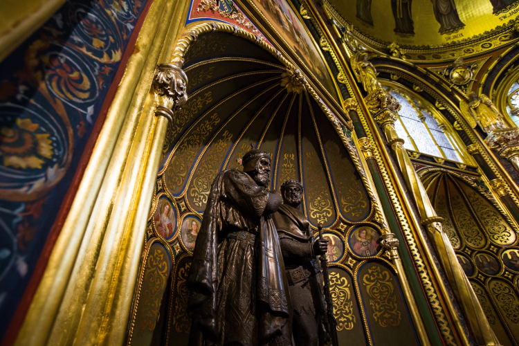 Poznań, Złota kaplica z grobowcami Mieszka I i Bolesława Chrobrego, fot. PAP/Jakub Kaczmarczyk