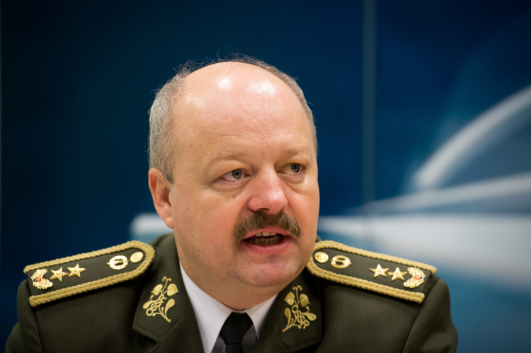 Generał dywizji Pavel Macko podczas ceremonii zmiany dowódcy Centrum Szkolenia Sił Połączonych NATO w Bydgoszczy w grudniu 2013 r. Fot. PAP/Tytus Żmijewski