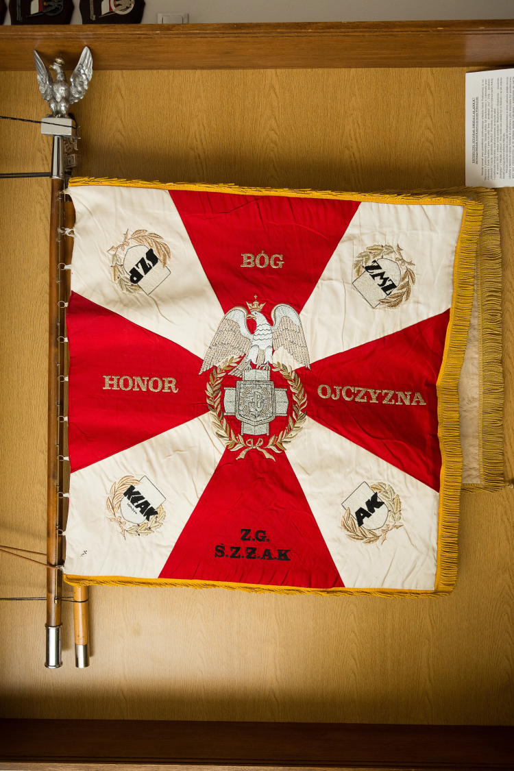 Sztandar Światowego Związku Żołnierzy Armii Krajowej, fot. PAP/Konrad Kalbarczyk