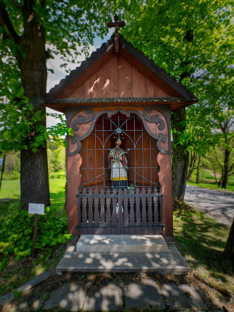 Kapliczka w Nowym Wiśniczu (w Małoplsce), fot. PAP/Jerzy Ochoński
