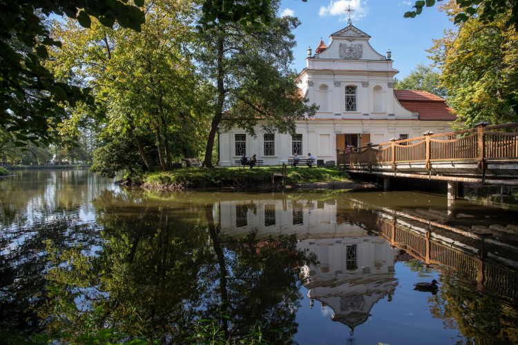 Kościół na Wodzie w Zwierzyńcu (pw. św. Jana Nepomucena), fot. PAP/Wojtek Jargiło