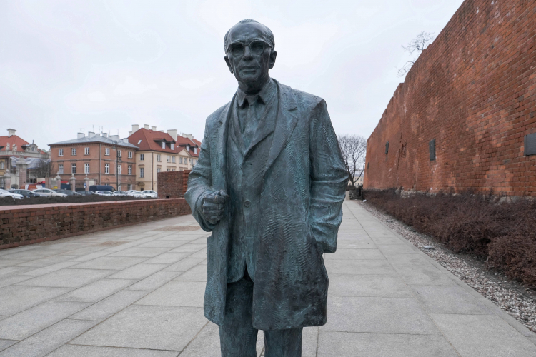 Pomnik Jana Zachwatowicza na Starym Mieście w Warszawie. Fot. PAP/Mateusz Marek