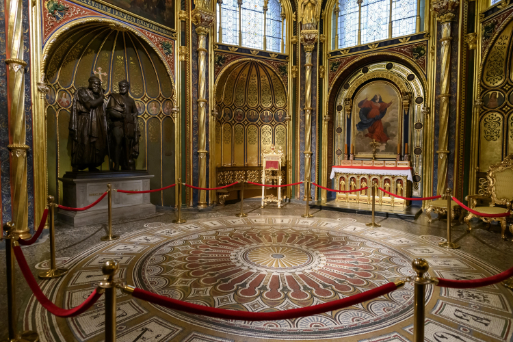 Złota Kaplica z grobowcem Mieszka Pierwszego i Bolesława Chrobrego w bazylice archikatedralnej Św. Apostołów Piotra i Pawła na Ostrowie Tumskim w Poznaniu, fot. PAP/Jakub Kaczmarczyk
