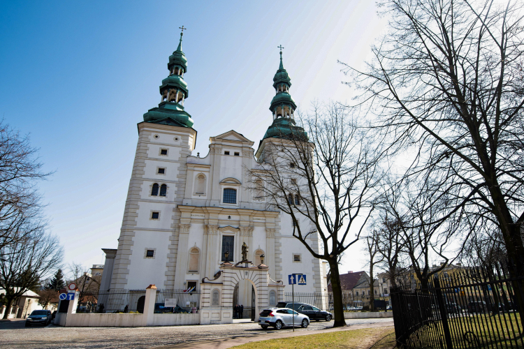 Bazylika katedralna Wniebowzięcia Najświętszej Maryi Panny i św. Mikołaja w Łowiczu. PAP/Grzegorz Michałowski
