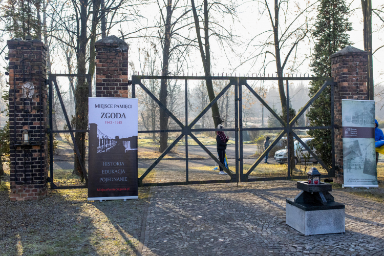 Brama dawnego obozu w Świętochłowicach-Zgodzie, fot. PAP/Tomasz Wiktor