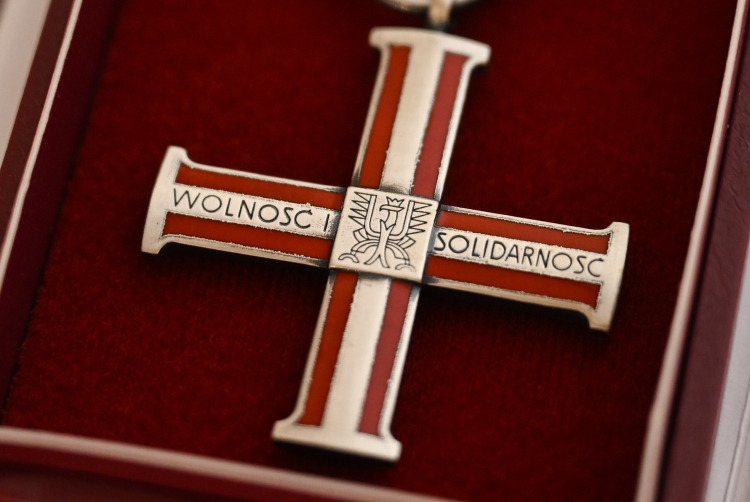 Krzyż wolności i solidarności, fot. PAP/Adam Warżawa
