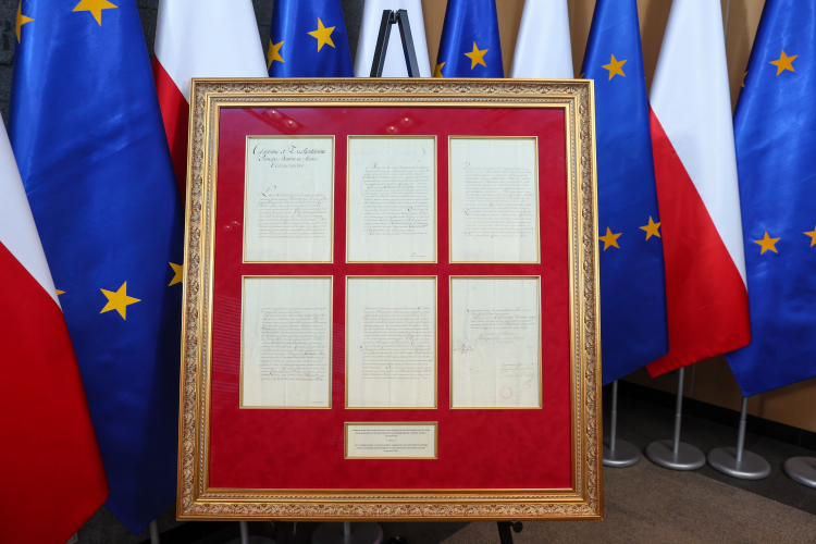 List z 25 grudnia 1745 r. kanclerza Korony do wielkiego wezyra osmańskiego z podziękowaniami i wyrazami przyjaźni za jego działania na rzecz zakończenia stanu wojny w Europie - prezent prezydenta Erdogana dla premiera Tuska. Fot. PAP/Leszek Szymański