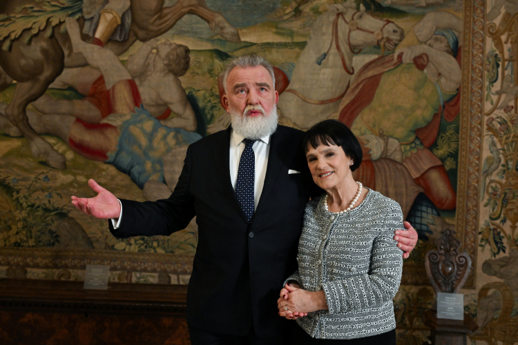 Teresa i Andrzej Starmachowie na Zamku Królewskim w Warszawie przed galą Nagrody im. prof. Aleksandra Gieysztora. PAP/Radek Pietruszka
