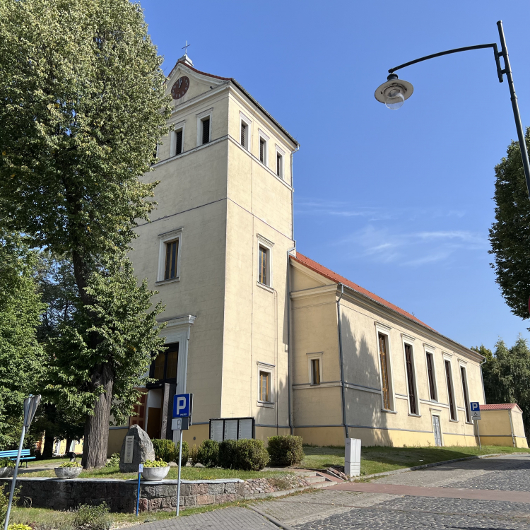 Kościół ewangelicki w Giżycku. Fot. Lesnydzban, CC BY-SA 4.0 <https://creativecommons.org/licenses/by-sa/4.0>, via Wikimedia Commons
