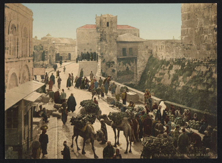 Jeden z eksponatów wystawy: Photochrom Zürich, Jerozolima. Bazar przy Cytadeli, 1894–1895. Fot. Muzeum Narodowe w Warszawie