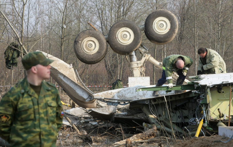 Fragment wraku samolotu Tu-154, który wiózł polską delegację. EPA/Sergei Chirikov