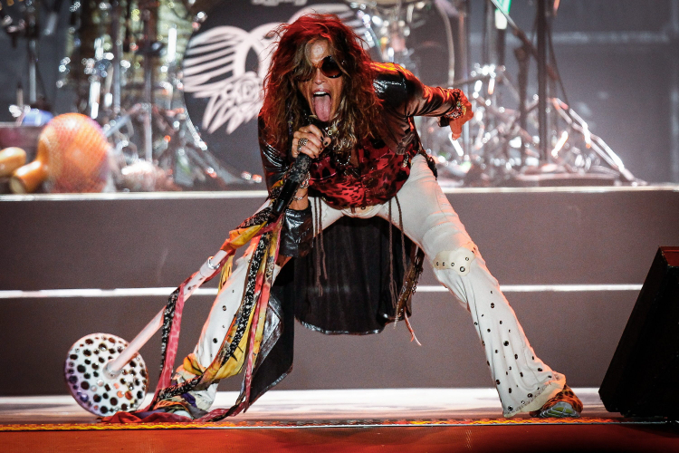 Steven Tyler, wokalista Aerosmith, 28 września 2013 r. Fot. EPA/BORIS VERGARA