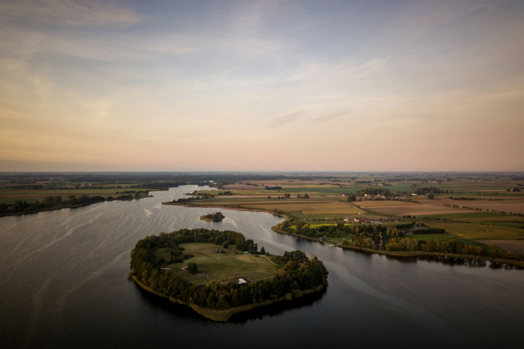 Ostrów Lednicki, Jezioro Lednica PAP/Archiwum Kalbar
