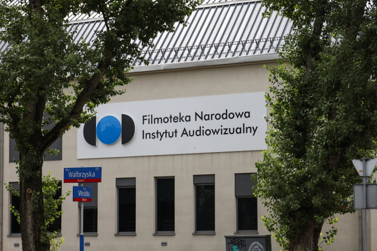 Siedziba Filmoteki Narodowej - Instytutu Audiowizualnego w Warszawie. Fot. PAP/Albert Zawada