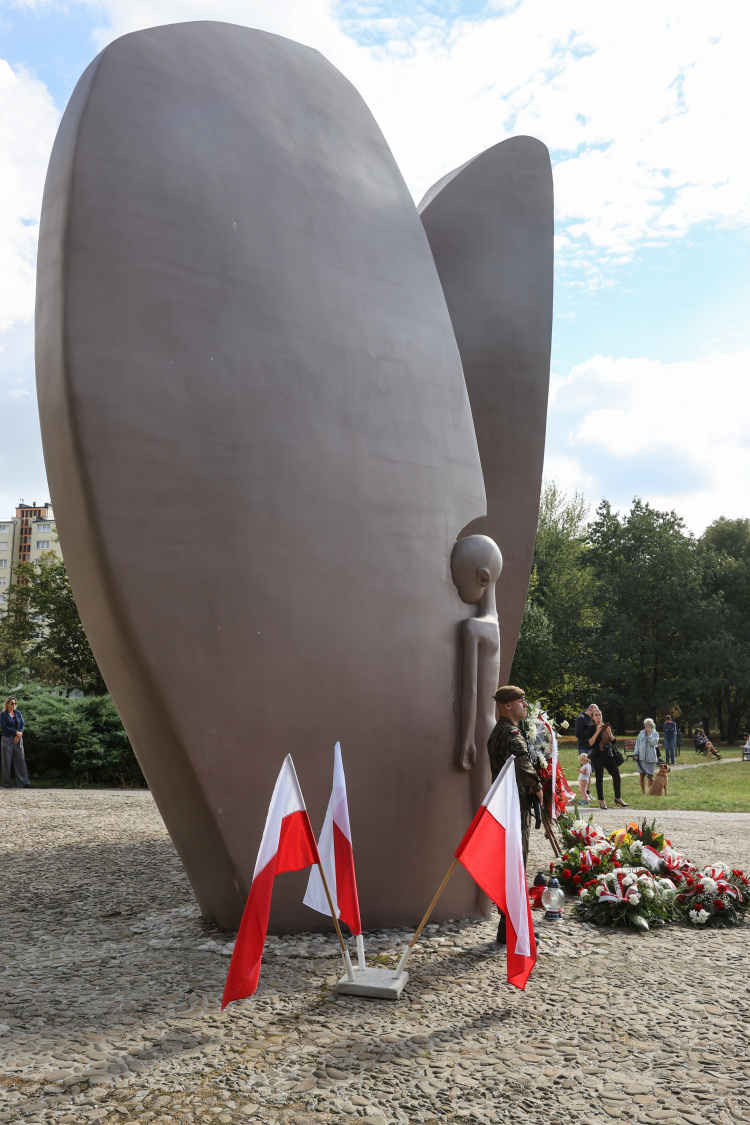 Pomnik Martyrologii Dzieci w Łodzi. PAP/Marian Zubrzycki