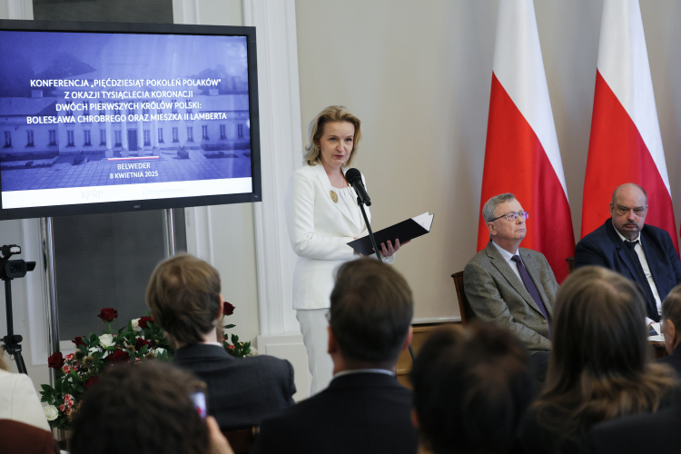 Prezes Instytutu Pokolenia Barbara Socha podczas konferencji w Belwederze „Pięćdziesiąt pokoleń Polaków” z okazji tysiąclecia koronacji Bolesława Chrobrego oraz Mieszka II, fot. PAP/Rafał Guz