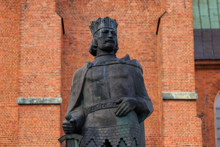 Pomnik Bolesława Chrobrego przed Katedrą Gnieźnieńską PAP/Marek Zakrzewski
