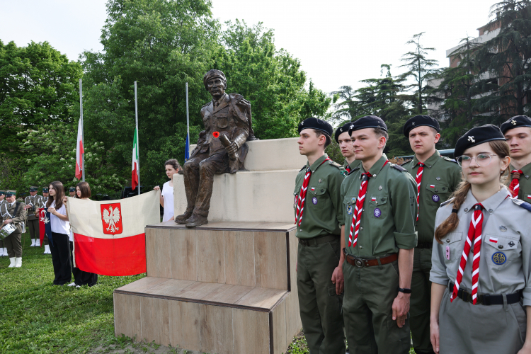 Uroczystość przy pomniku gen. Władysława Andersa w Imoli. Fot. PAP/Albert Zawada