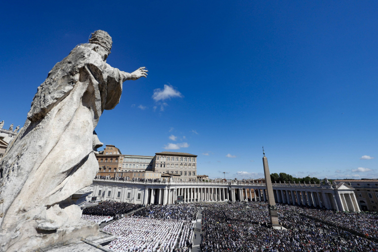 Uroczystości pogrzebowe papieża Franciszka, Plac Św. Piotra w Rzymie. PAP/EPA/Fabio Frustaci